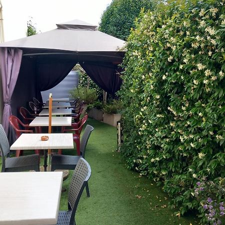 Hotel Restaurant O Regal วีเนิฟ-โซร์-ล็อต ภายนอก รูปภาพ